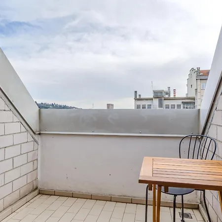 Guesthost - Nene's House